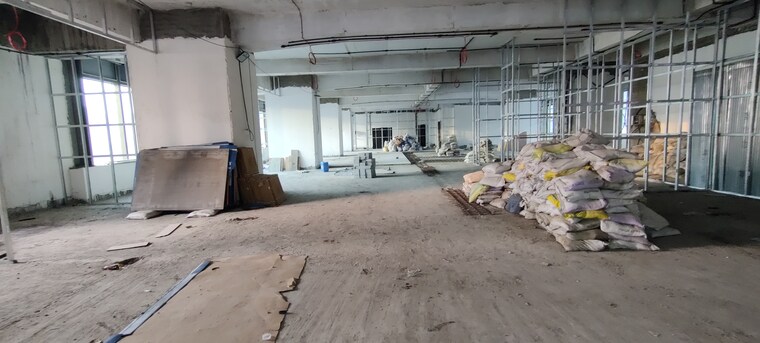  Parking, kamala-mills Commercial Office Space 14000 Sq.Ft. In Lower Parel Mumbai 9062925