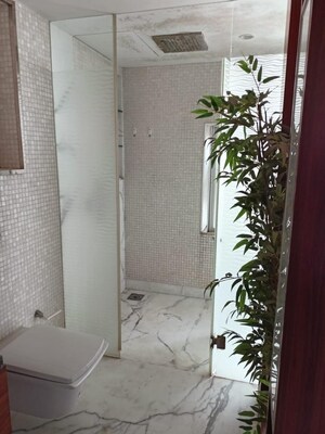 Bathroom in 6 BHK Apartment at Oberoi Sky Gardens, Andheri West – for Sale