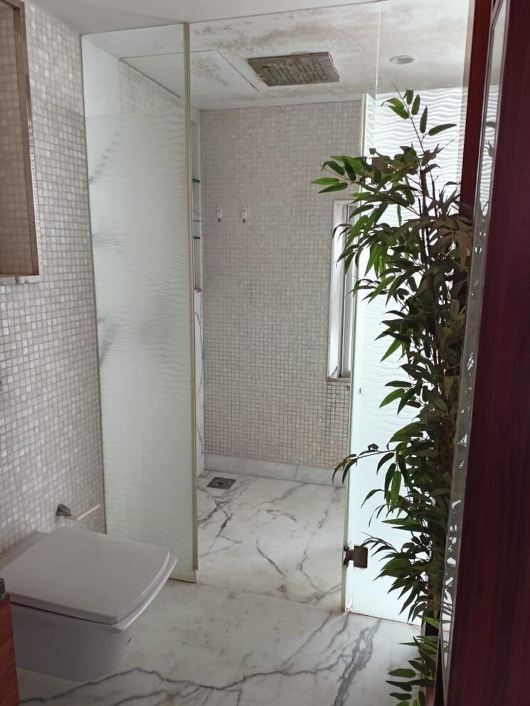 Bathroom, oberoi-sky-gardens 6 Bedroom 4000 Sq.Ft. Apartment In Andheri West Mumbai 9062926