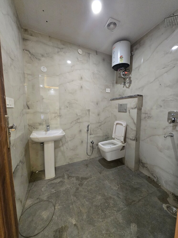 Bathroom, palm-residency-chhatarpur 3 Bedroom 1400 Sq.Ft. Builder Floor In Chattarpur Delhi 9062929