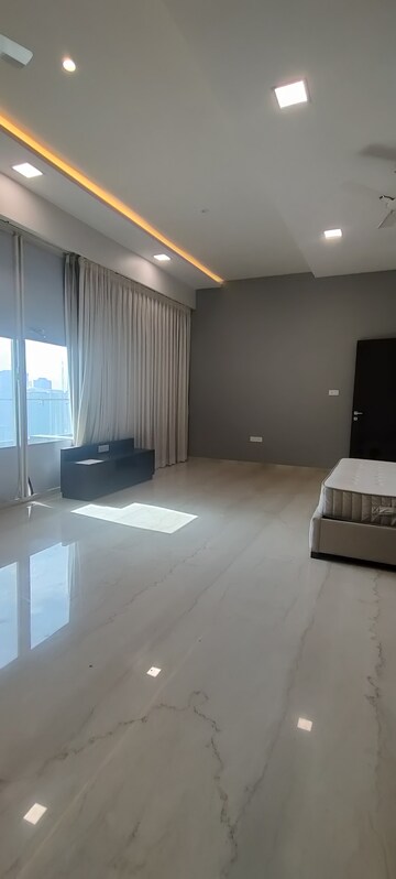 Room in 5 BHK Apartment at Avighna One Avighna Park, Lower Parel – for Rent