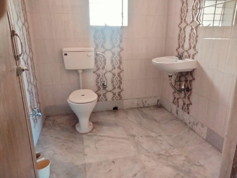 Attached Bathroom, mahatma gandhi road 4 Bedroom 2296 Sq.Ft. Apartment In Mahatma Gandhi Road Kolkata 9062940