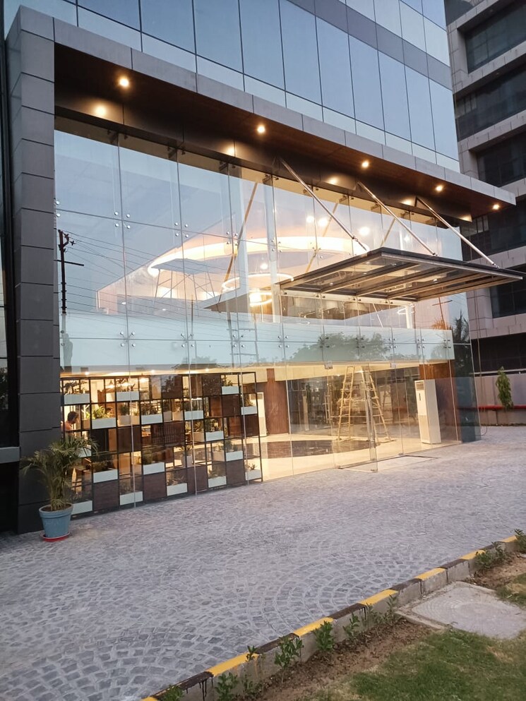 Exterior View, pinnacle-tower-sector-62 Commercial Office Space in IT/SEZ 96000 Sq.Ft. In Sector 62 Noida 9062973