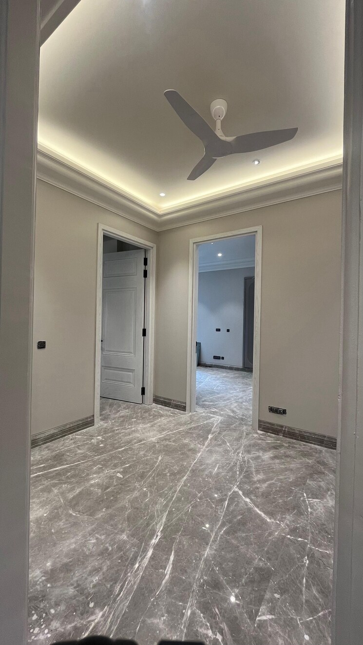 Living Room, defence colony 3 Bedroom 325 Sq.Yd. Builder Floor In Defence Colony Delhi 9062974