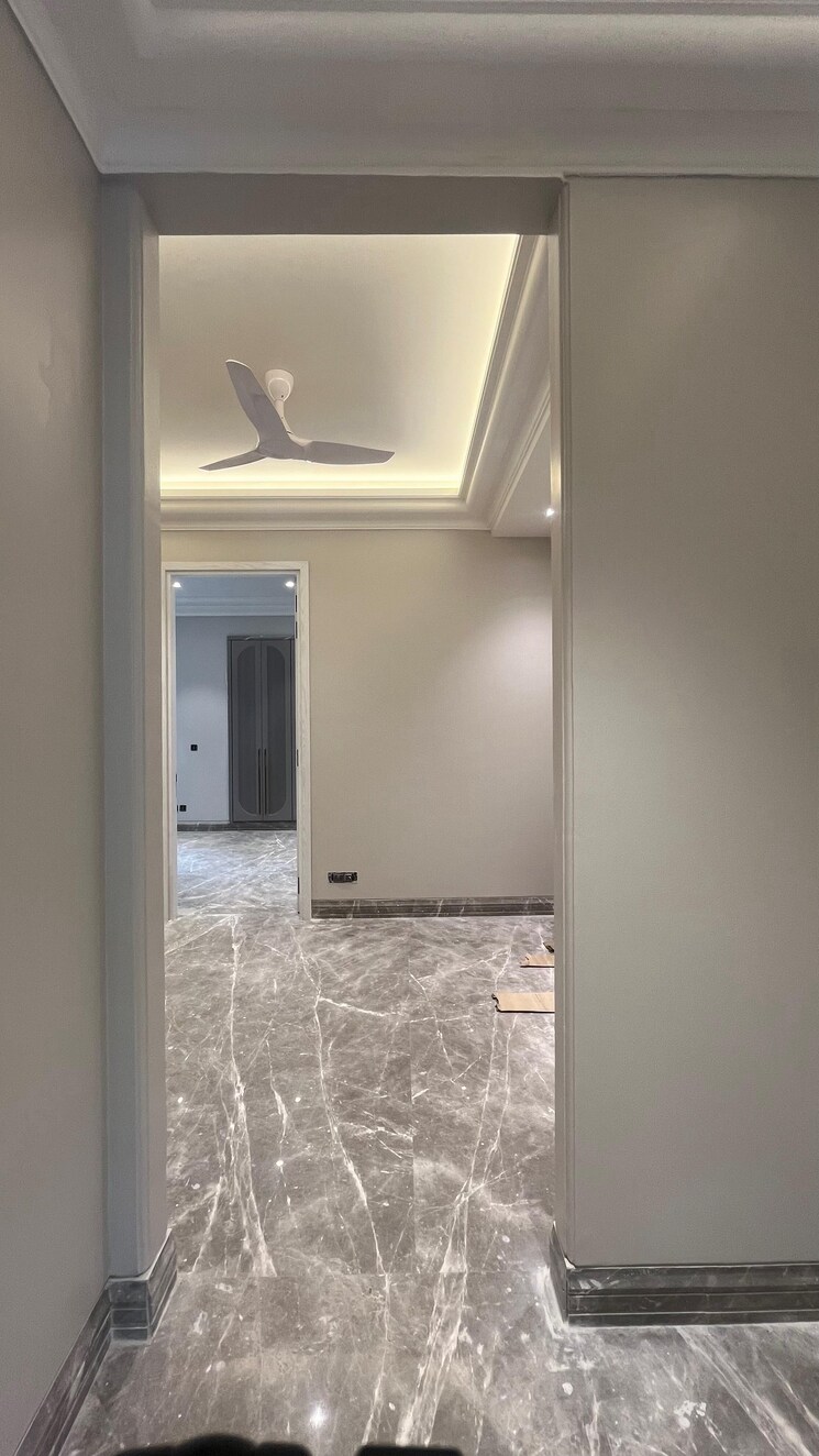 Living Room, defence colony 3 Bedroom 325 Sq.Yd. Builder Floor In Defence Colony Delhi 9062974