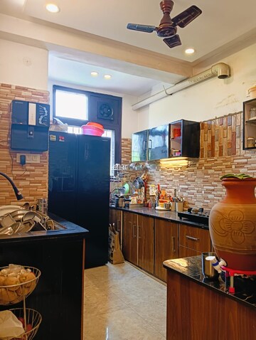 Kitchen in 2.5 BHK Builder Floor at Sector 56 – for Sale
