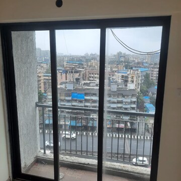 Room in 1.5 BHK Apartment at Man Opus, Miragaon – for Rent