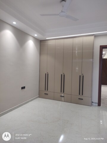 Furnished Amenities in 5 BHK Builder Floor at Shanti Kunj – for Sale