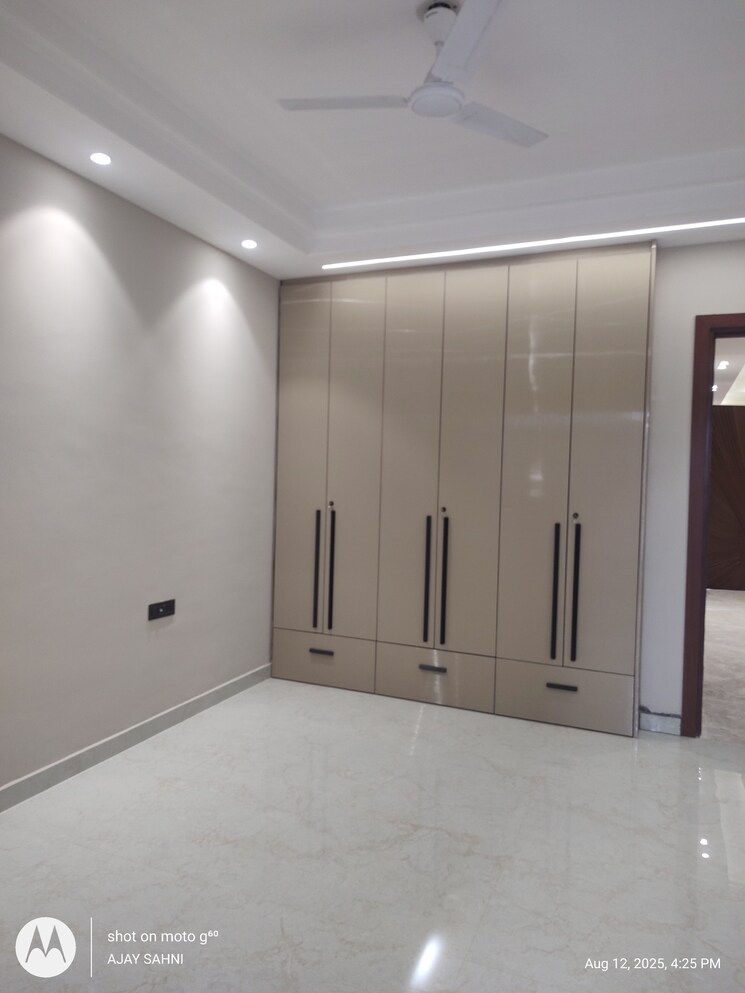 undefined, shanti kunj 5 Bedroom 3200 Sq.Ft. Builder Floor In Shanti Kunj Delhi 9062981