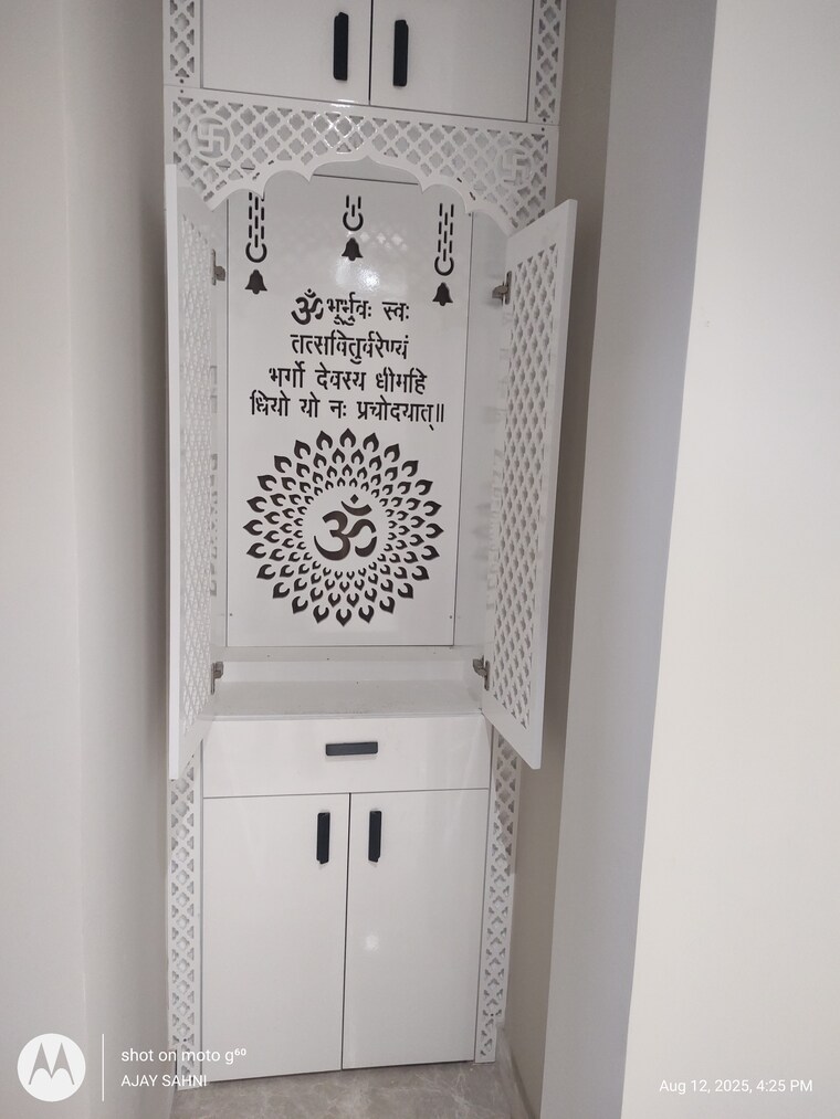 undefined, shanti kunj 5 Bedroom 3200 Sq.Ft. Builder Floor In Shanti Kunj Delhi 9062981