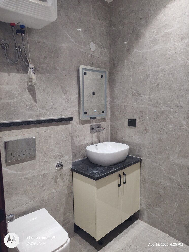 Bathroom, shanti kunj 5 Bedroom 3200 Sq.Ft. Builder Floor In Shanti Kunj Delhi 9062981