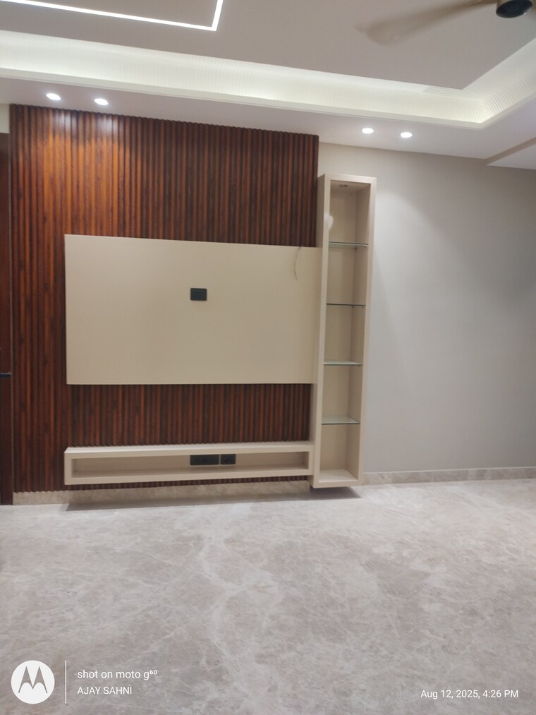 Room, shanti kunj 5 Bedroom 3200 Sq.Ft. Builder Floor In Shanti Kunj Delhi 9062981