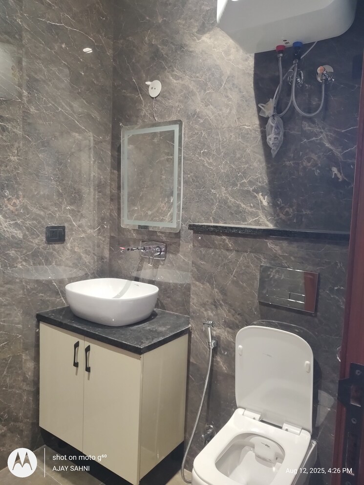 Bathroom, shanti kunj 5 Bedroom 3200 Sq.Ft. Builder Floor In Shanti Kunj Delhi 9062981