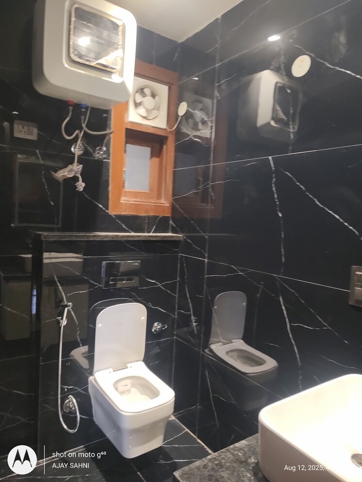 Gym, shanti kunj 5 Bedroom 3200 Sq.Ft. Builder Floor In Shanti Kunj Delhi 9062981