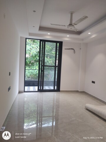Room in 4 BHK Builder Floor at Vasant Kunj – for Sale