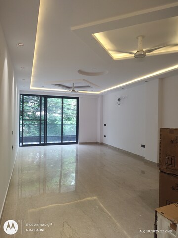 Room in 4 BHK Builder Floor at Vasant Kunj – for Sale
