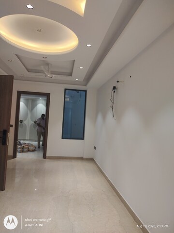 Room in 4 BHK Builder Floor at Vasant Kunj – for Sale