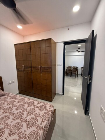 Room in 2 BHK Apartment at Dev Leo Tower, Oshiwara – for Rent