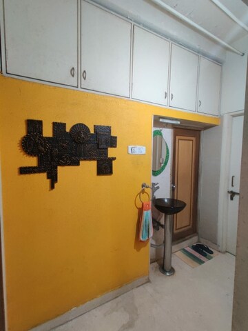 Furnished Amenities in 3 BHK Apartment at Deccan Gymkhana – for Rent