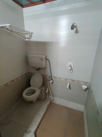 Bathroom in 3 BHK Apartment at Deccan Gymkhana – for Rent