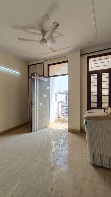 Room in 2 BHK Builder Floor at Saket – for Rent