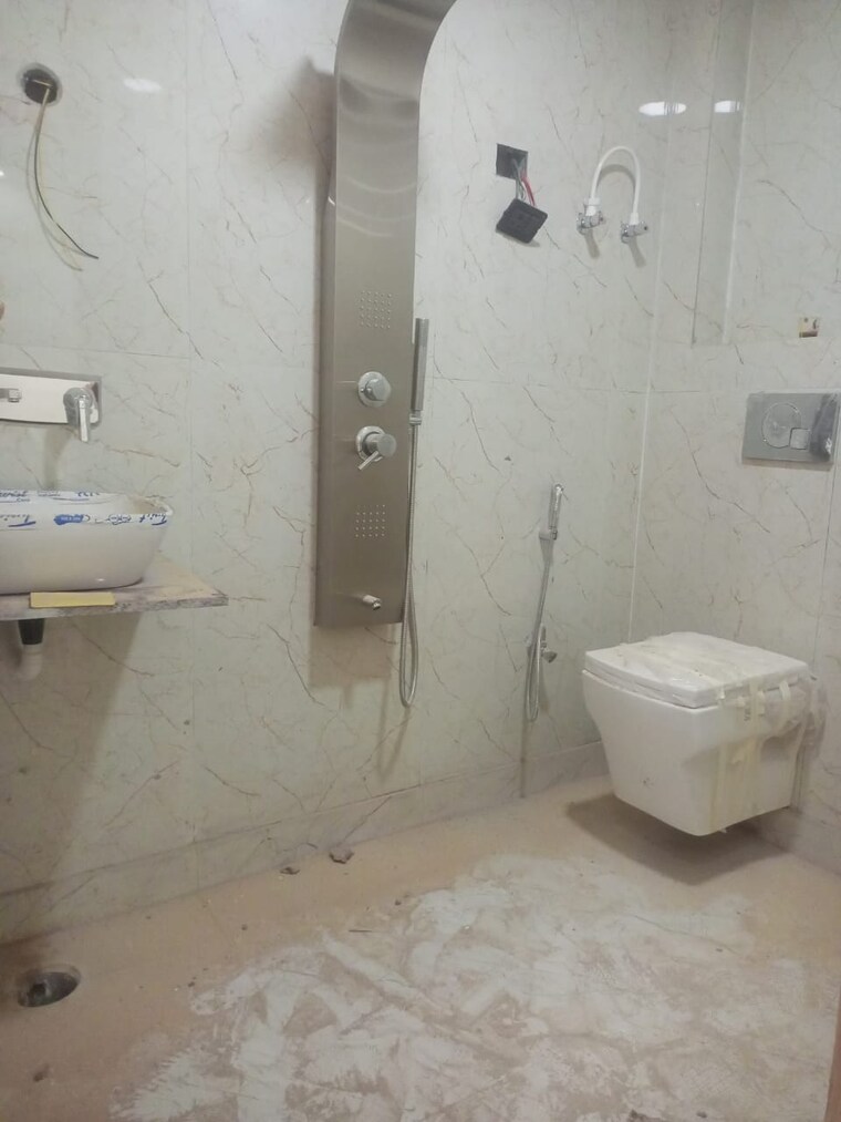 Bathroom, sector 73 2 Bedroom 1050 Sq.Ft. Builder Floor In Sector 73 Noida 9063046