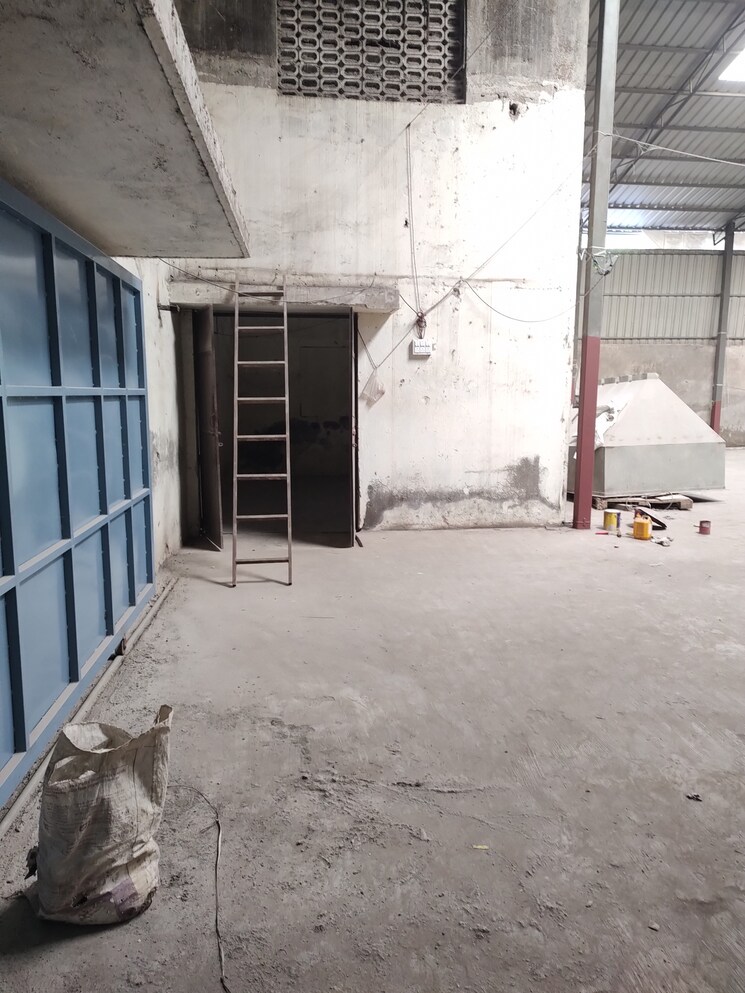 Room, mahape Commercial Warehouse 5200 Sq.Ft. In Mahape Navi Mumbai 9063087