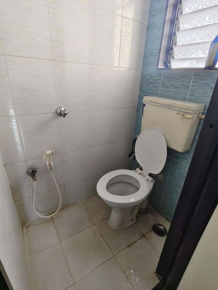 Washroom, mahape Commercial Warehouse 5200 Sq.Ft. In Mahape Navi Mumbai 9063087