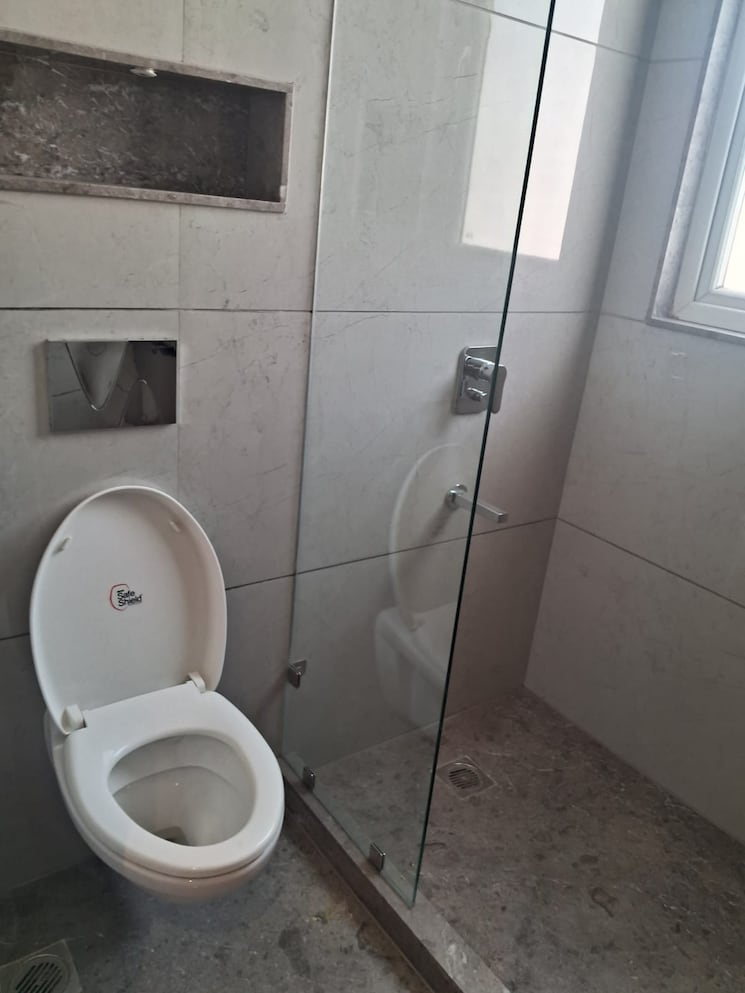 Bathroom, safdarjung enclave 3 Bedroom 1800 Sq.Ft. Builder Floor In Safdarjung Enclave Delhi 9063099