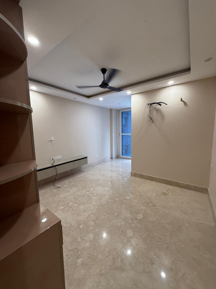 Room, south extension ii 3 Bedroom 1800 Sq.Ft. Builder Floor In South Extension ii Delhi 9063113