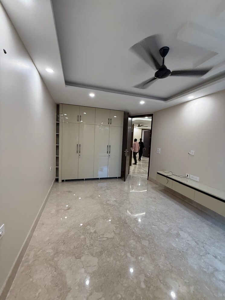 Room, south extension ii 3 Bedroom 1800 Sq.Ft. Builder Floor In South Extension ii Delhi 9063113