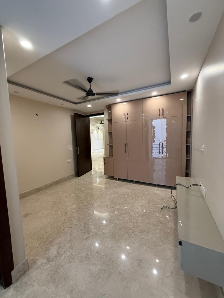 Room, south extension ii 3 Bedroom 1800 Sq.Ft. Builder Floor In South Extension ii Delhi 9063113