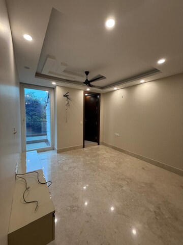 Room in 3 BHK Builder Floor at South Extension ii – for Sale