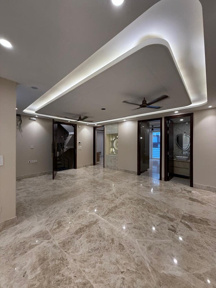 Room, south extension ii 3 Bedroom 1800 Sq.Ft. Builder Floor In South Extension ii Delhi 9063113