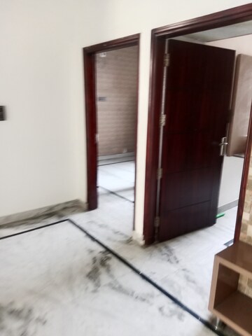 Room in 2 BHK Builder Floor at Sector 25 – for Rent