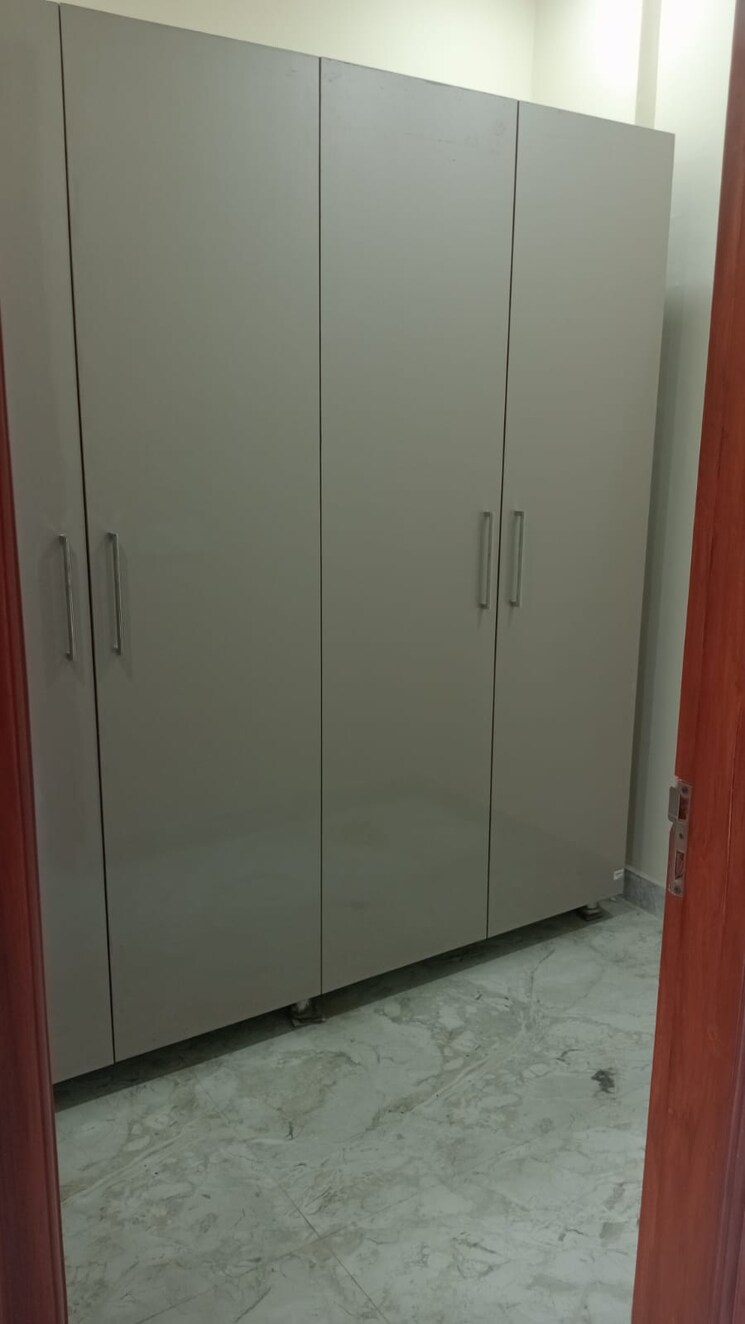 Room, sector 14 3 Bedroom 2200 Sq.Ft. Builder Floor In Sector 14 Gurgaon 9063115