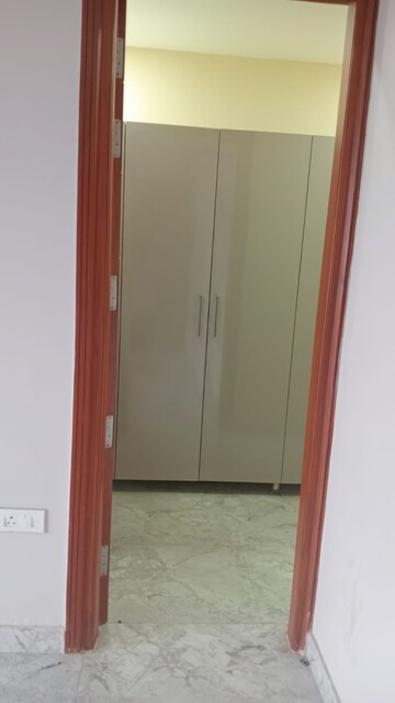 Building Lobby in 3 BHK Builder Floor at Sector 14 – for Rent