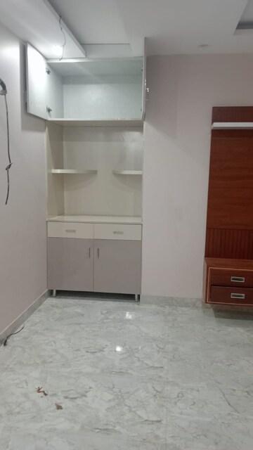 Room in 3 BHK Builder Floor at Sector 14 – for Rent