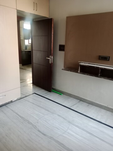 Room in 2 BHK Builder Floor at Sector 25 – for Rent