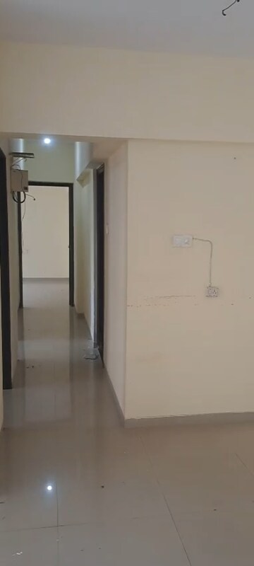  2 BHK Apartment at Chanchal Kalyan Complex, Yari Road – for Rent