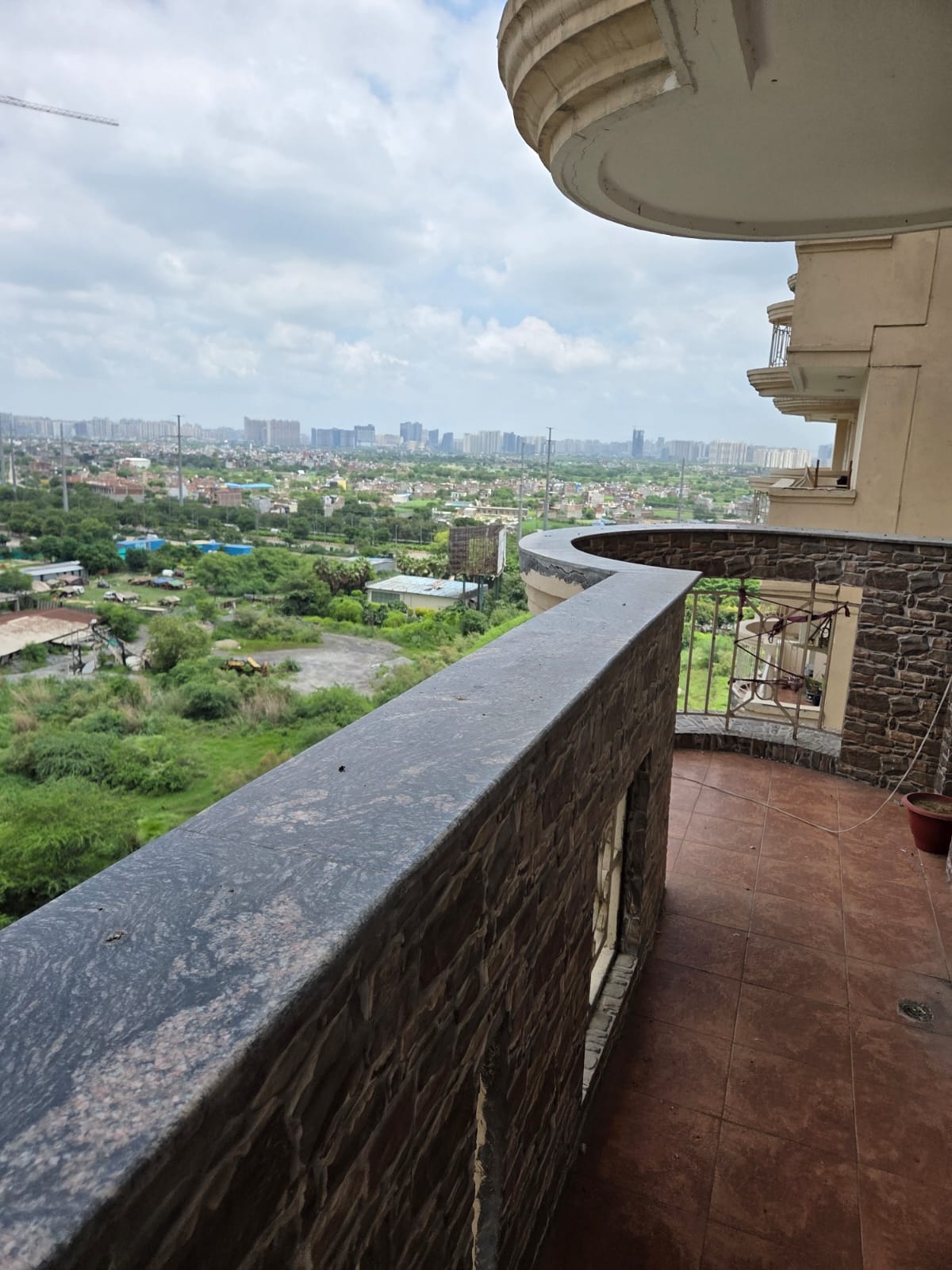 2.5 BHK + Study Room 1255 Sq.Mt. Apartment in Ajnara Ambrosia