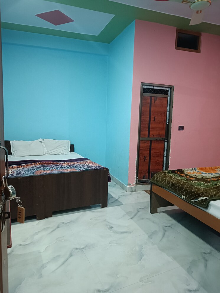 Bedroom, vineet khand Pg For Girls In Vineet Khand 9063182