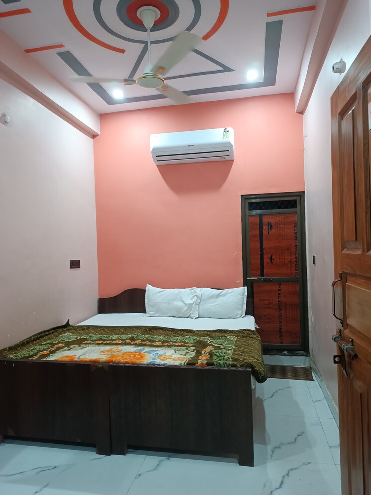 Bedroom, vineet khand Pg For Girls In Vineet Khand 9063182
