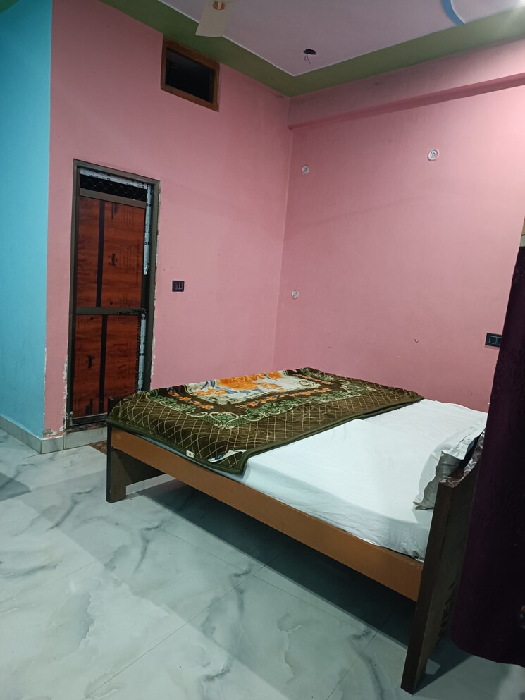 Bedroom, vineet khand Pg For Girls In Vineet Khand 9063182