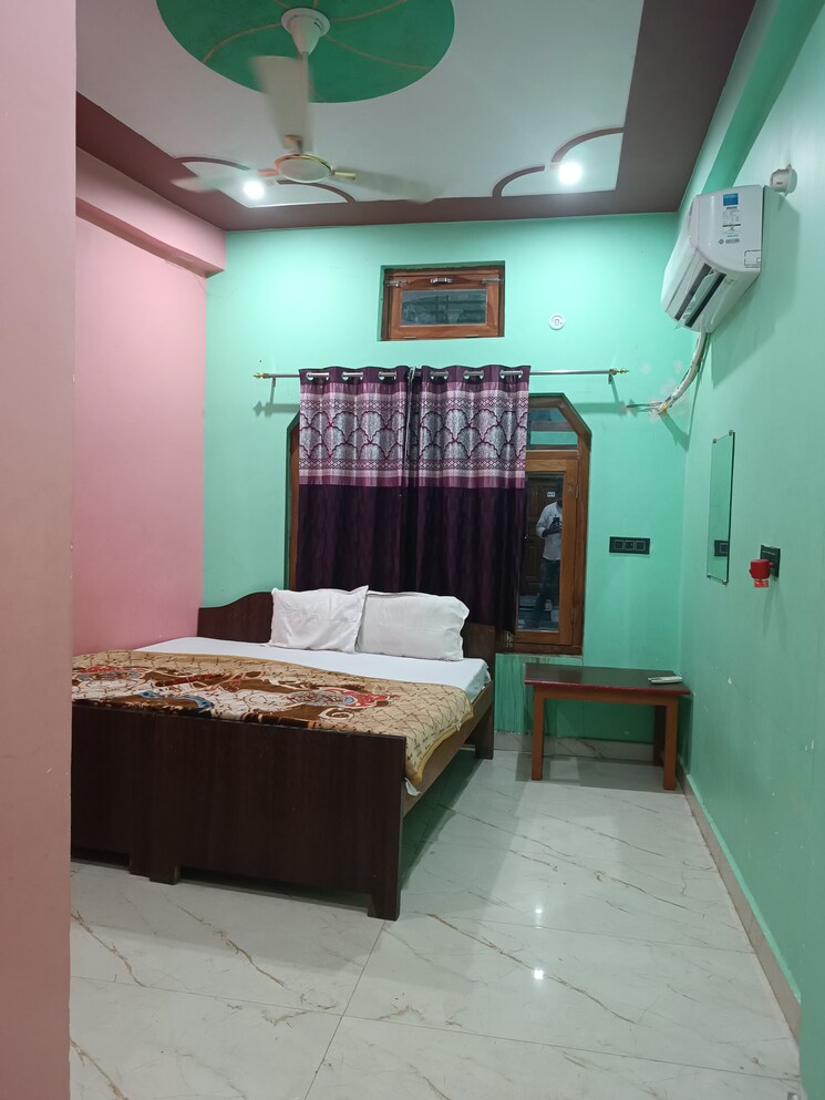 Bedroom, vineet khand Pg For Girls In Vineet Khand 9063182