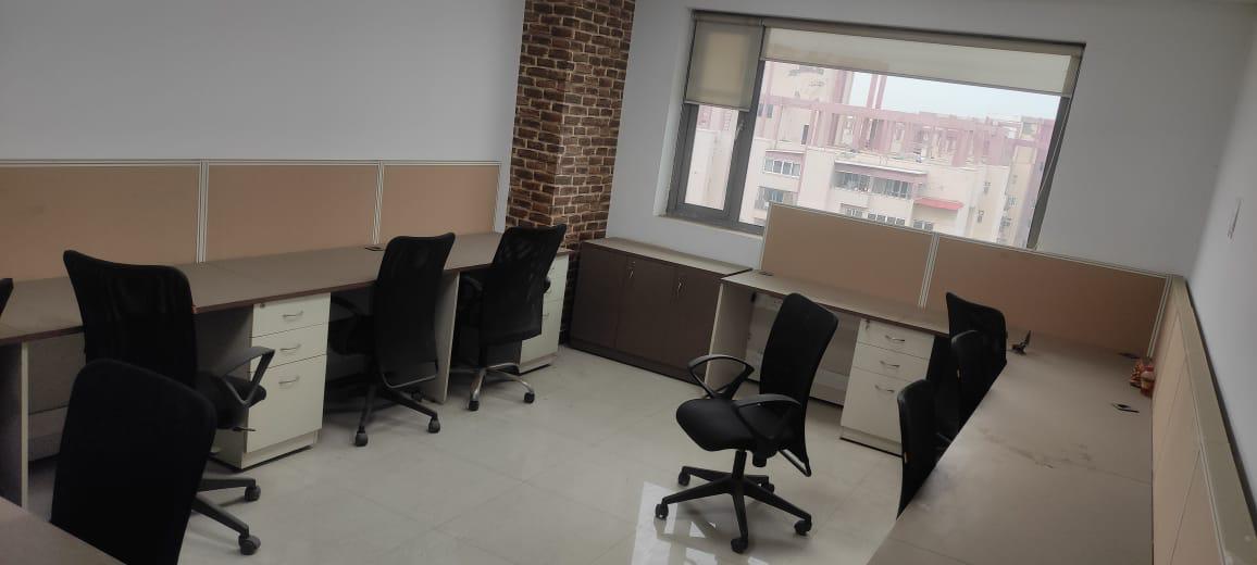 Office Space For Rent in Emaar Emrald Floors Select