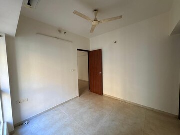 Room in 1 BHK Apartment at Lodha Amara, Sandoz Baug – for Rent
