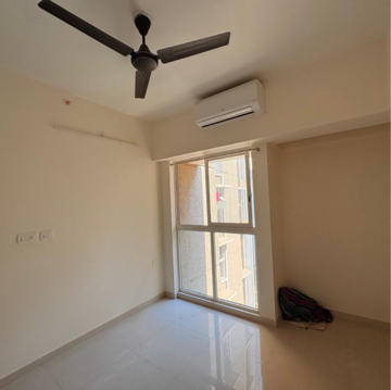 Room in 1 BHK Apartment at Lodha Amara Tower 36 And 37, Sandoz Baug – for Rent