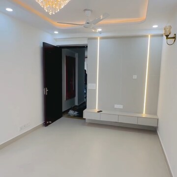 Room in 2.5 BHK Apartment at 3C Lotus Boulevard, Sector 100 – for Rent