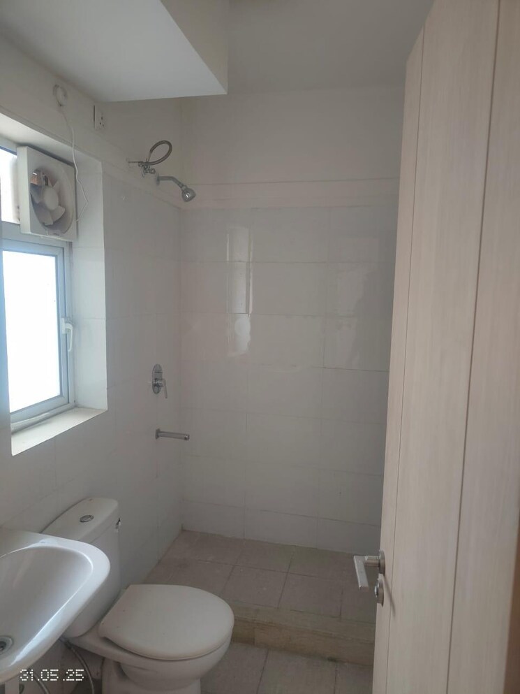 Bathroom, dlf-new-town-heights-iii 4 Bedroom 2730 Sq.Ft. Apartment In Sector 91 Gurgaon 9063218